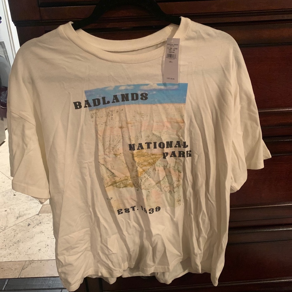White cropped badlands tee